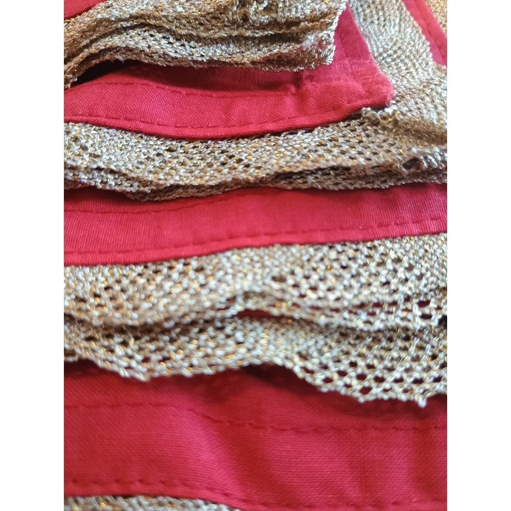Set Of 4 Red Scallop Gold Trim Dinner Napkins 20